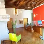 Privilodges Chateau Perrin 4* Γκρενόμπλ
