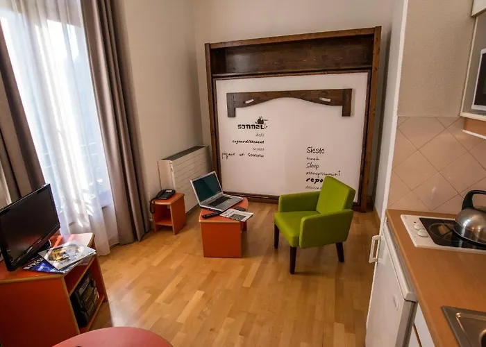 Hotel Privilodges Chateau Perrin 4*