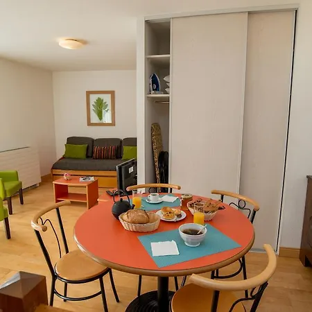 فندق Privilodges Chateau Perrin