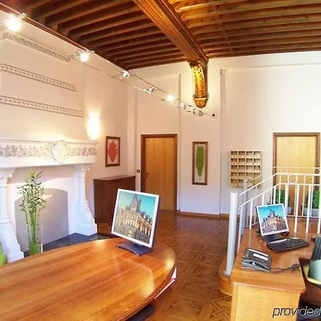 Privilodges Chateau Perrin فندق غرونوبل