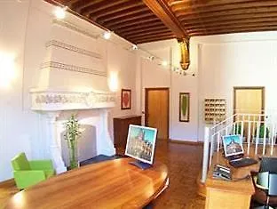 מלון Privilodges Chateau Perrin 4*