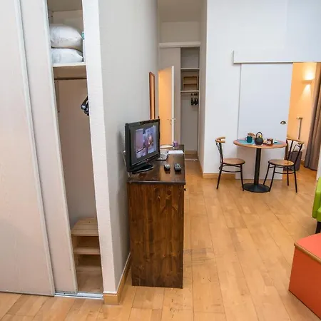 Privilodges Chateau Perrin فندق غرونوبل