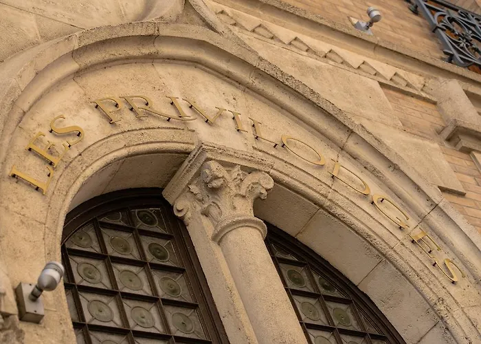 Privilodges Chateau Perrin Отель