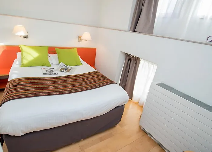 Отель Privilodges Chateau Perrin Гренобль