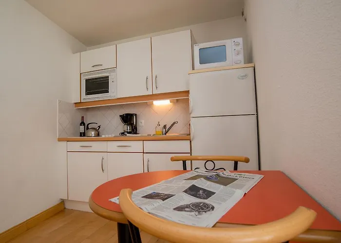 Privilodges Chateau Perrin Отель Гренобль