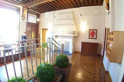 Отель Privilodges Chateau Perrin 4*