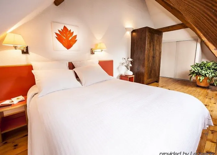 Privilodges Chateau Perrin Отель 4*
