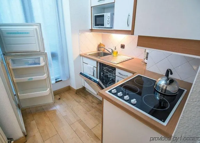 Отель Privilodges Chateau Perrin Гренобль
