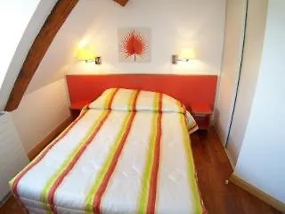 Отель Privilodges Chateau Perrin Гренобль