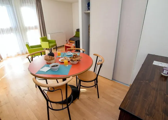 Privilodges Chateau Perrin Отель 4*