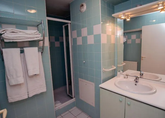 Privilodges Chateau Perrin Отель Гренобль
