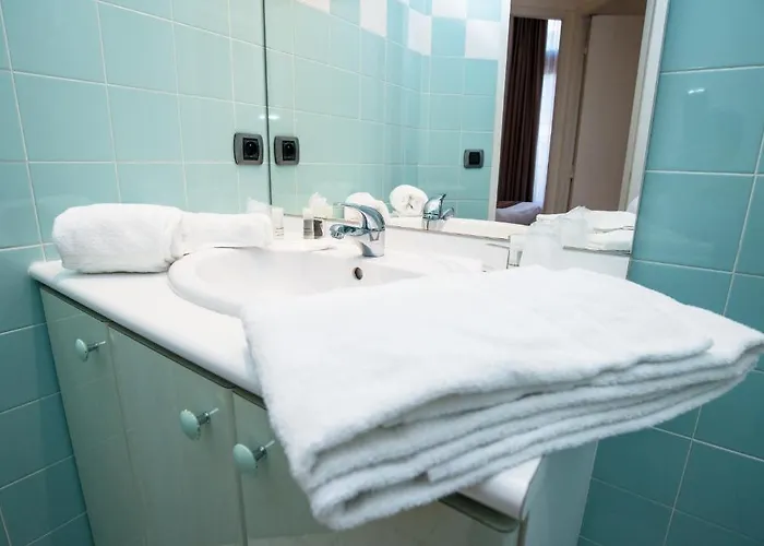 Отель Privilodges Chateau Perrin
