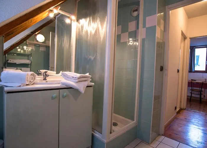 Отель Privilodges Chateau Perrin 4*