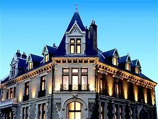 Отель Privilodges Chateau Perrin