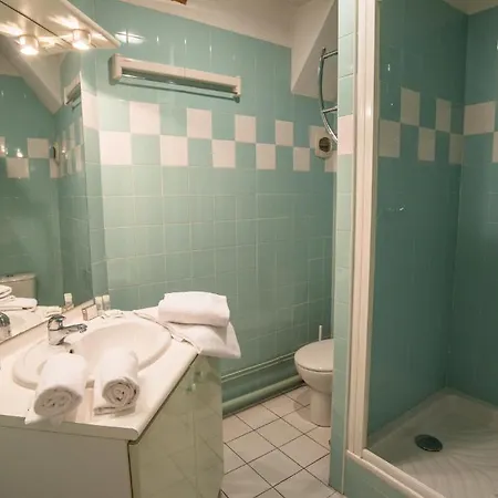 호텔 Privilodges Chateau Perrin 4*